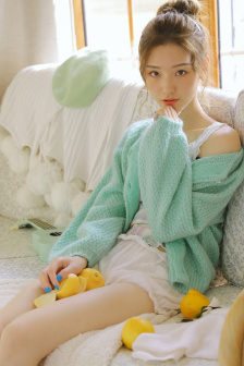 年轻漂亮少妇私密精油按摩保养